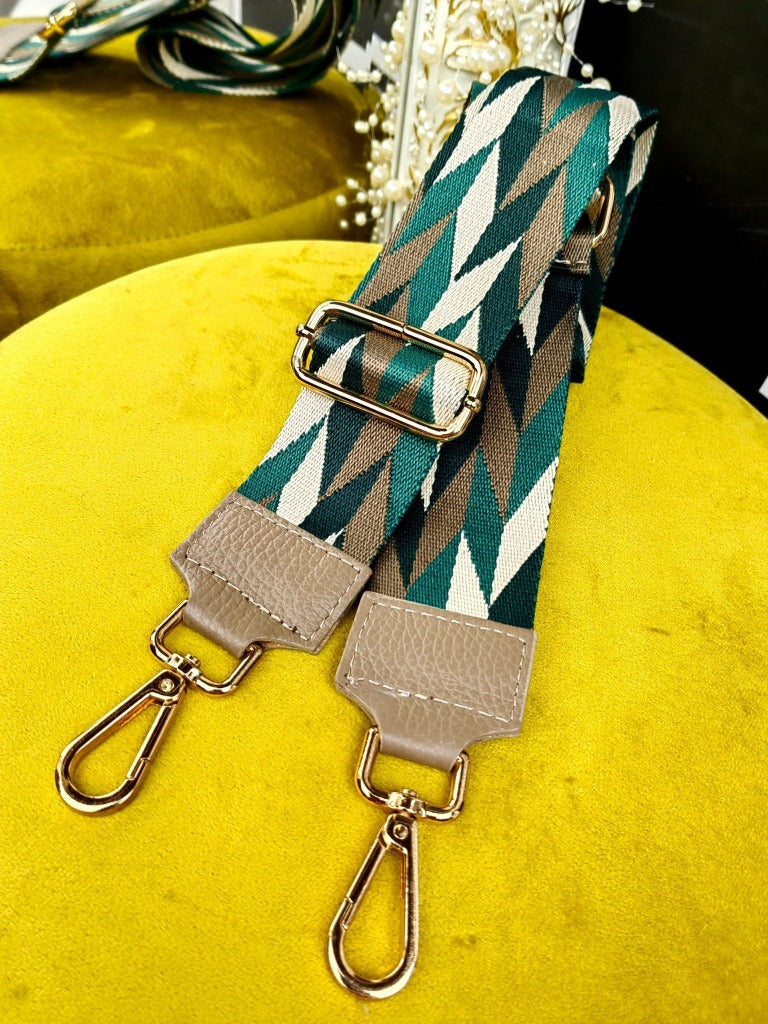 Breiter Taschengurt bunt mit Goldenen Details und Ledereinsatz  in Rautenmuster in grün-weiß-camel