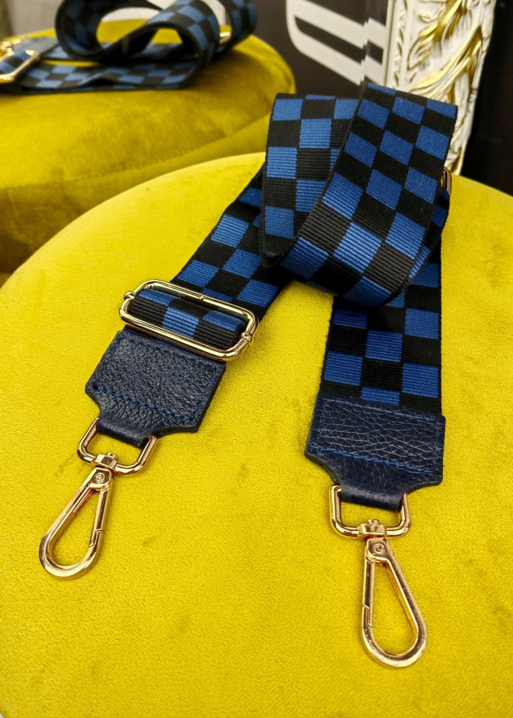 Breiter Taschengurt bunt mit Goldenen Details und Ledereinsatz in Kariert in Blau-schwarz 