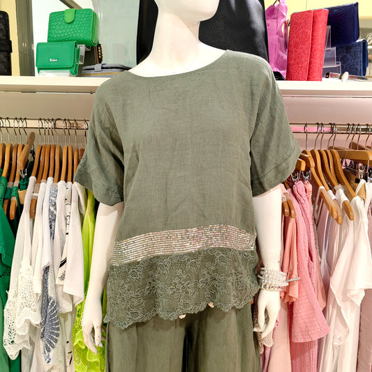 Leinen Bluse mit Spitzen und Pailletteneinsatz in Khaki