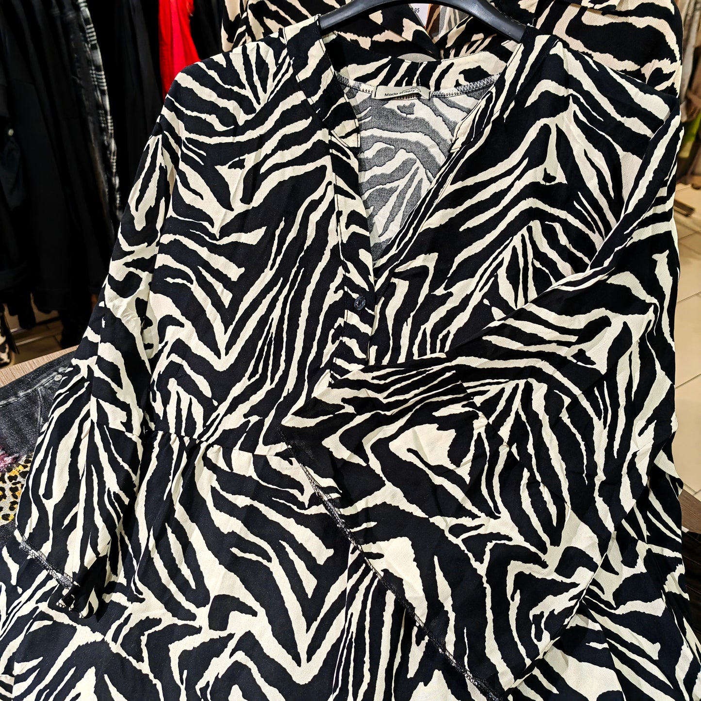 Weitgeschnittenes Kleid mit Zebra-Muster